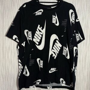Nike Men's Black and White Logo T-Shirt